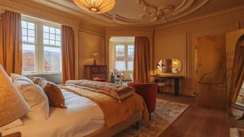 The Molyneaux Suite | In-room safe, desk, iron/ironing board, free WiFi