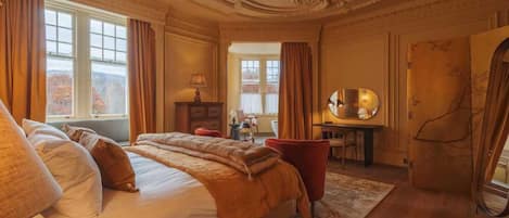 Suíte luxo | Cofres nos quartos, escrivaninha, ferros/tábuas de passar roupa