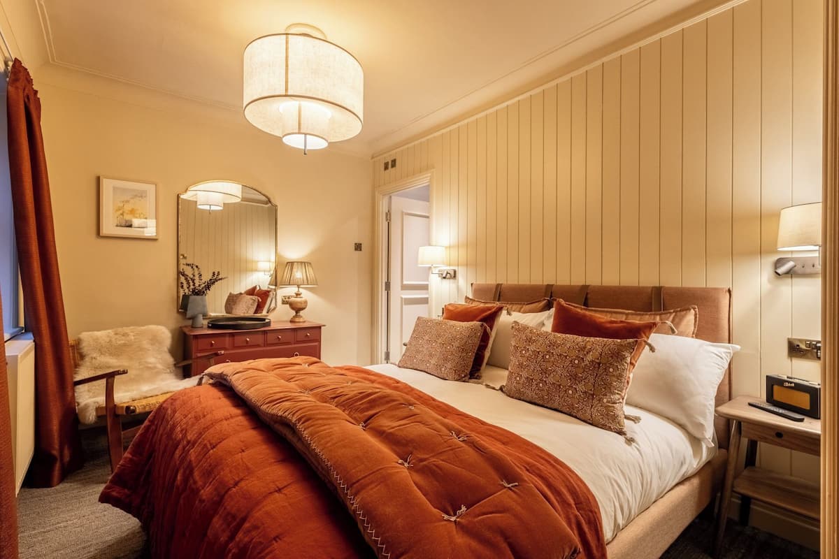 Suite | 1 bedroom, in-room safe, desk, iron/ironing board