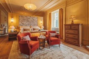 Svit Deluxe | Värdeförvaringsskåp på rummet, skrivbord och strykjärn/strykbräda