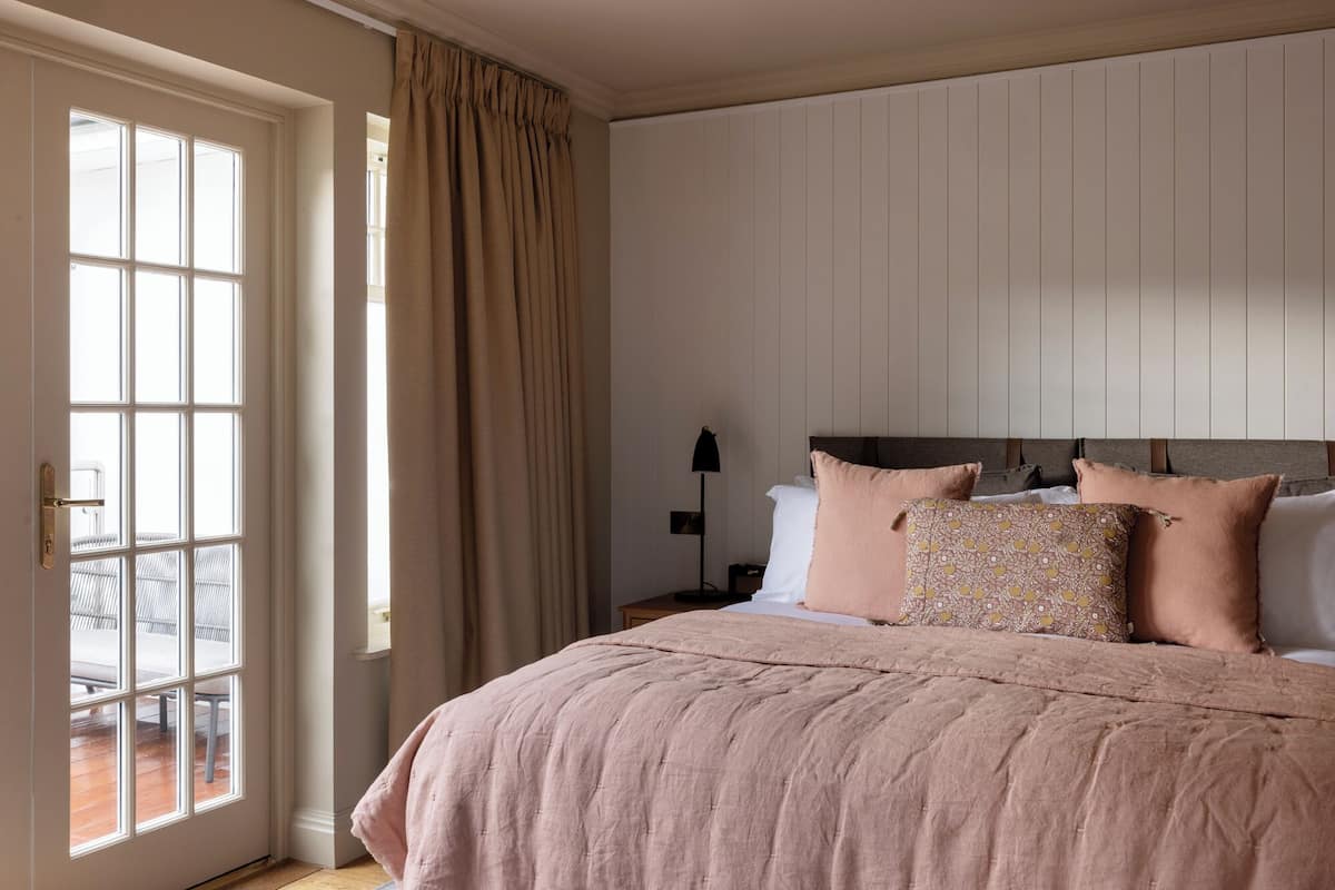 Heather Comfy Luxe with Balcony | 1 bedroom, in-room safe, desk, iron/ironing board