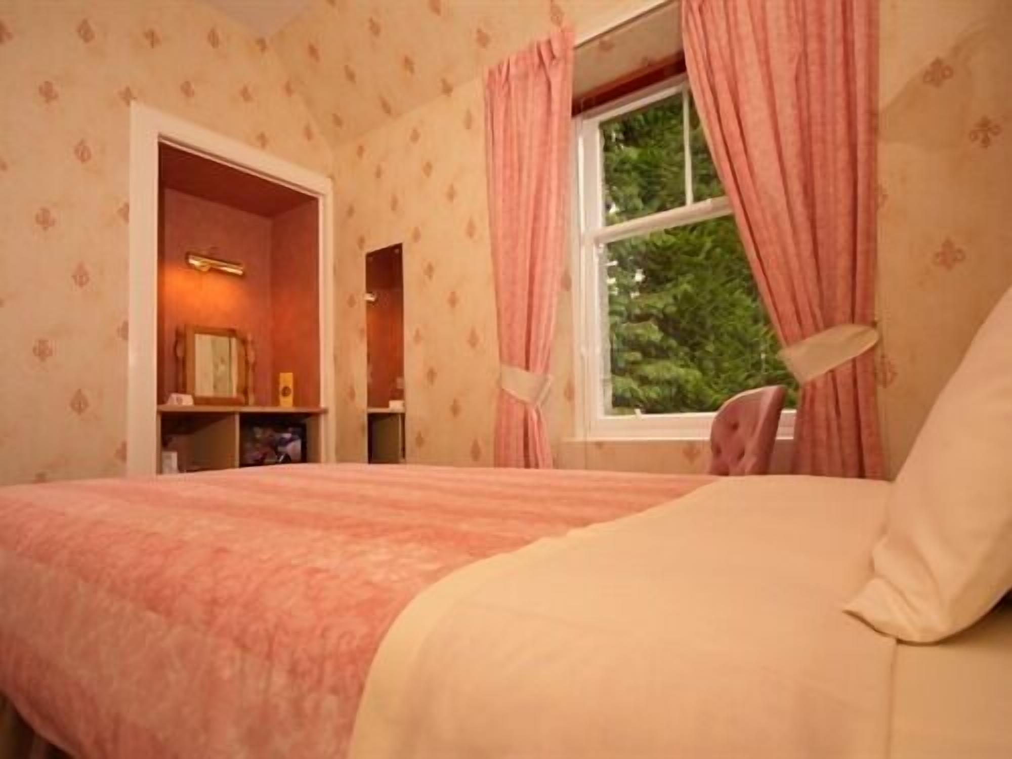 iron/ironing board, free wifi