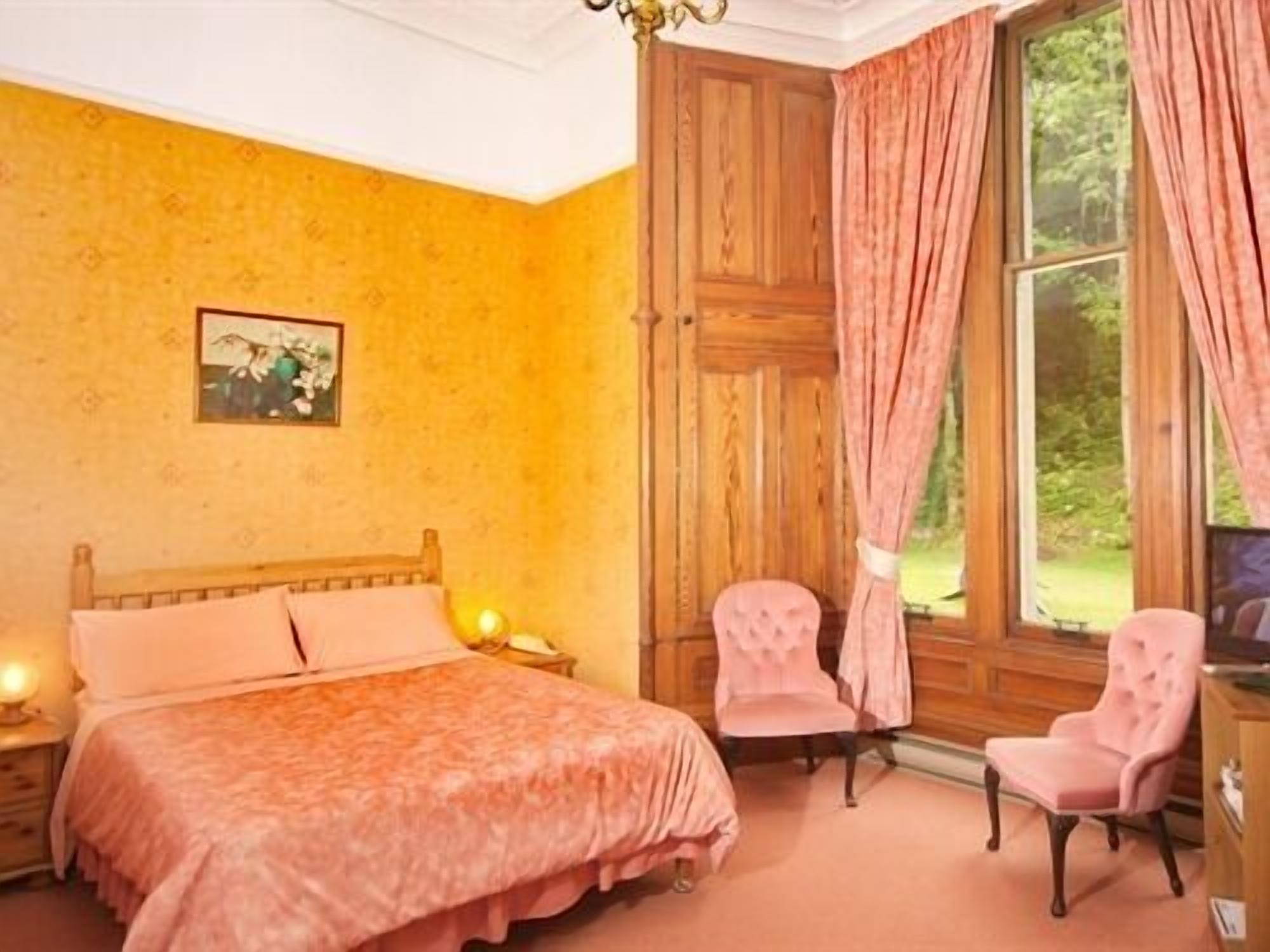 iron/ironing board, free wifi