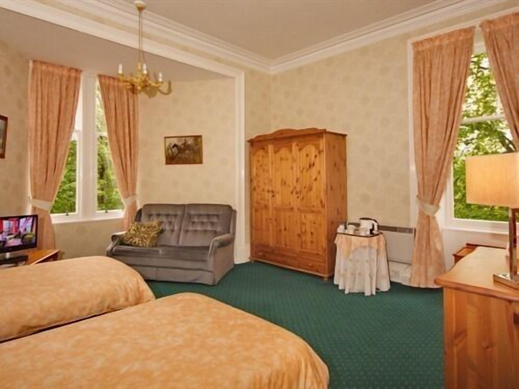 iron/ironing board, free wifi