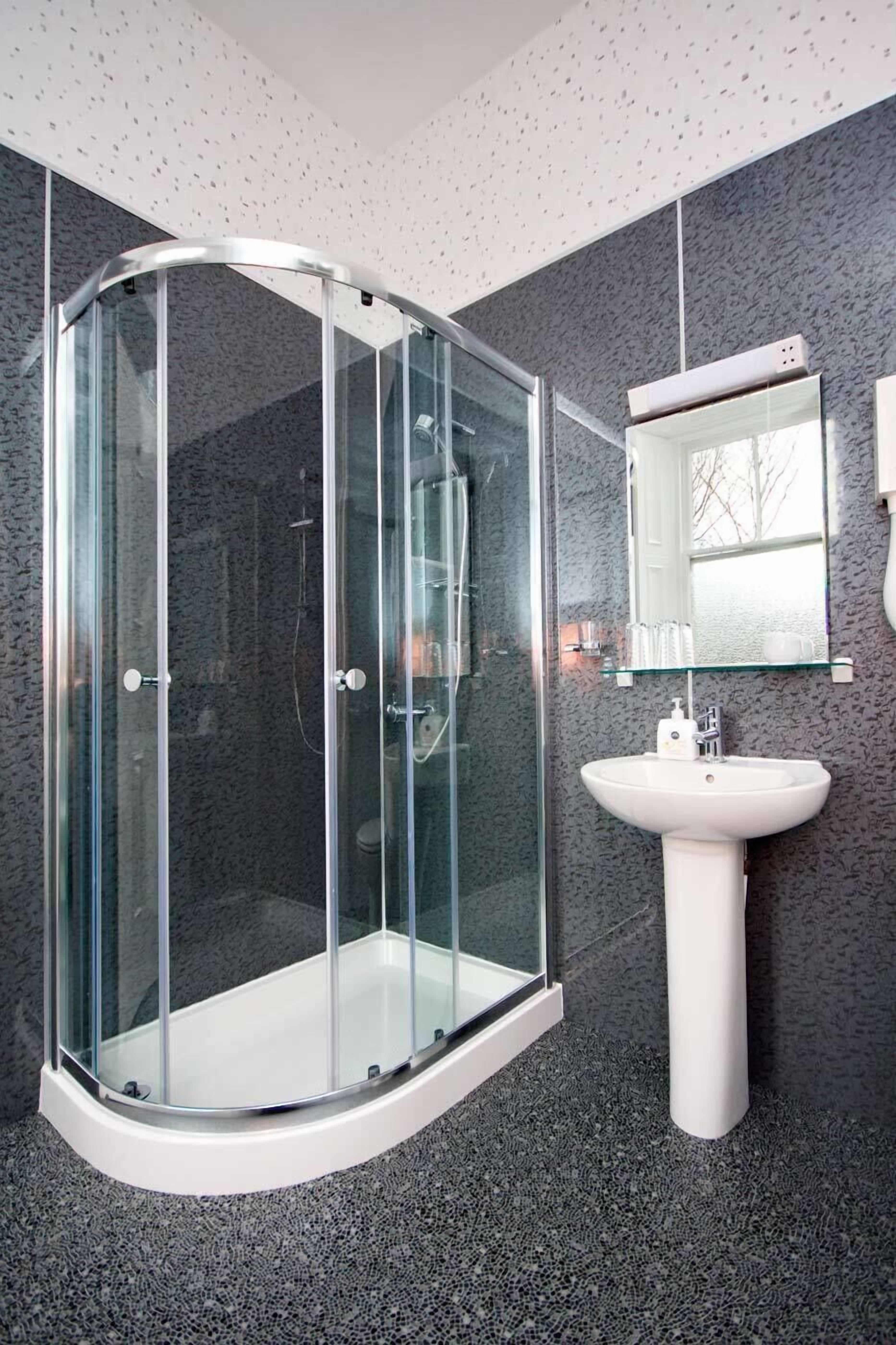 superior double room | bathroom