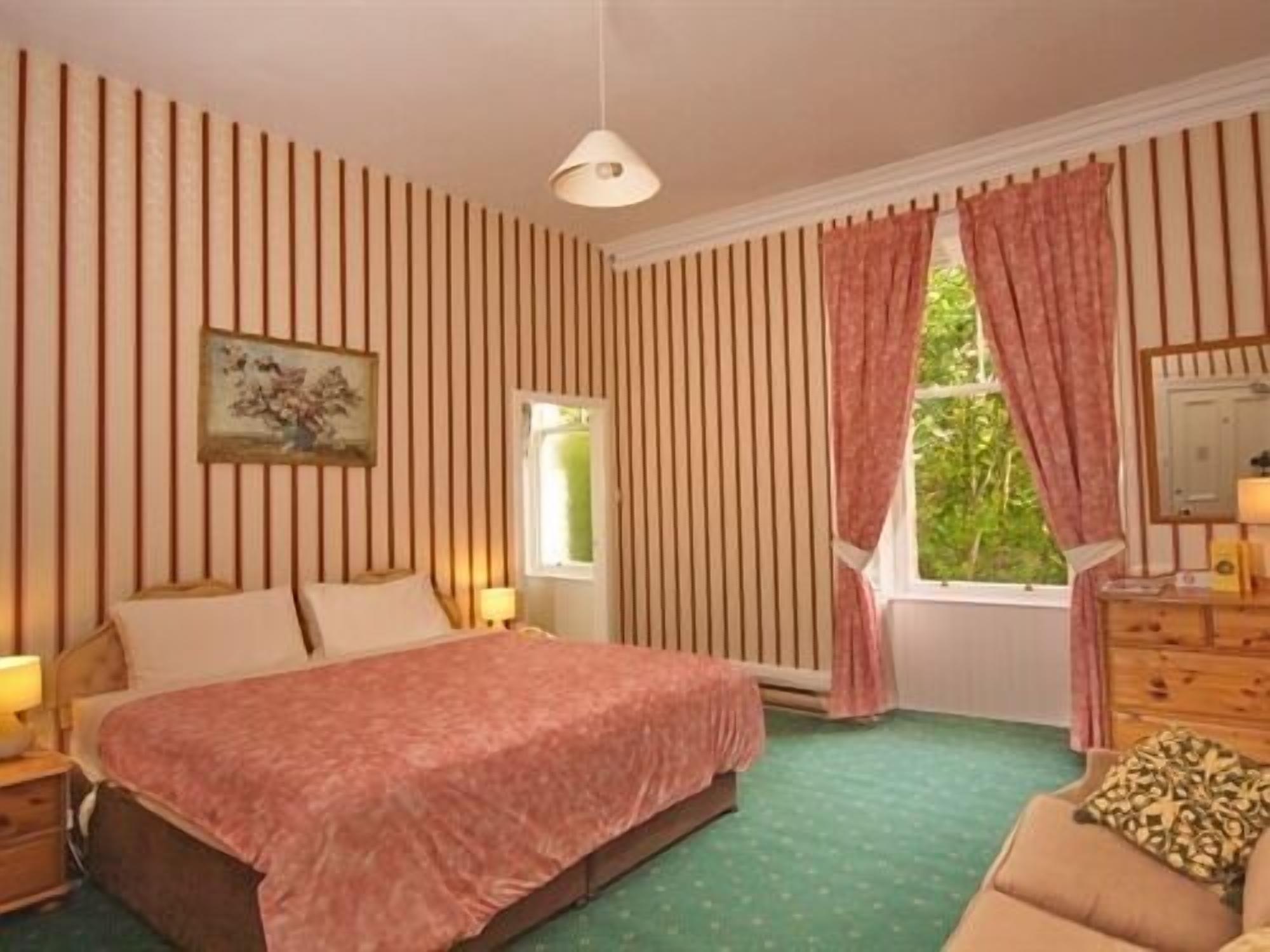 iron/ironing board, free wifi