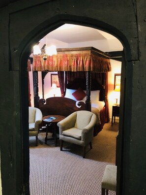 Rom – executive (Four Poster) | Individuelt innredet, skrivebord, strykejern/-brett og wi-fi (inkludert)