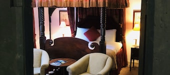 Brook Red Lion Hotel