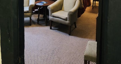Brook Red Lion Hotel