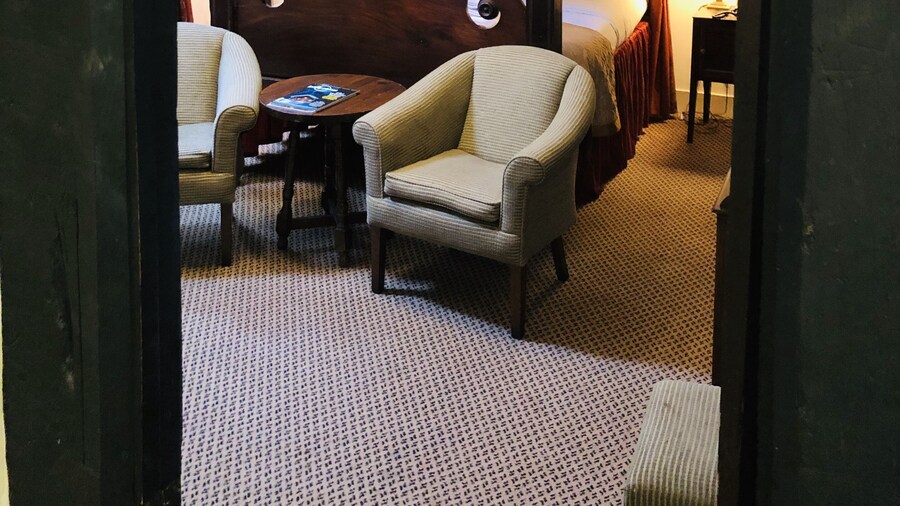 ブルック レッド ライオン ホテル