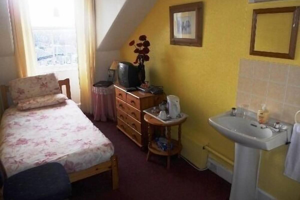 Iron/ironing board, free WiFi