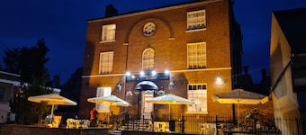 Rothwell House Hotel .