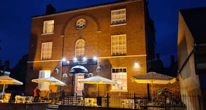 Rothwell House Hotel .
