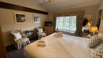 Habitació doble o amb dos llits individuals Club | 2 dormitoris i espai de treball apte per a portàtils