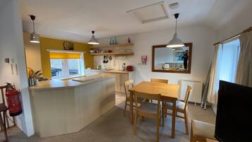 Red Lion Cottage | Private kitchen | Coffee/tea maker, electric kettle, high chair