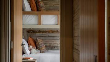 Manor House Family Room | Laptop workspace, iron/ironing board, WiFi, bed sheets