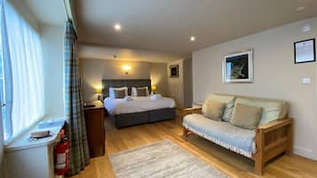 Annex Feature Double or Twin Room | 2 bedrooms, laptop workspace, iron/ironing board, WiFi