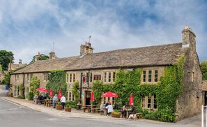 Front of property - Red Lion Hotel and Manor House (Skipton)