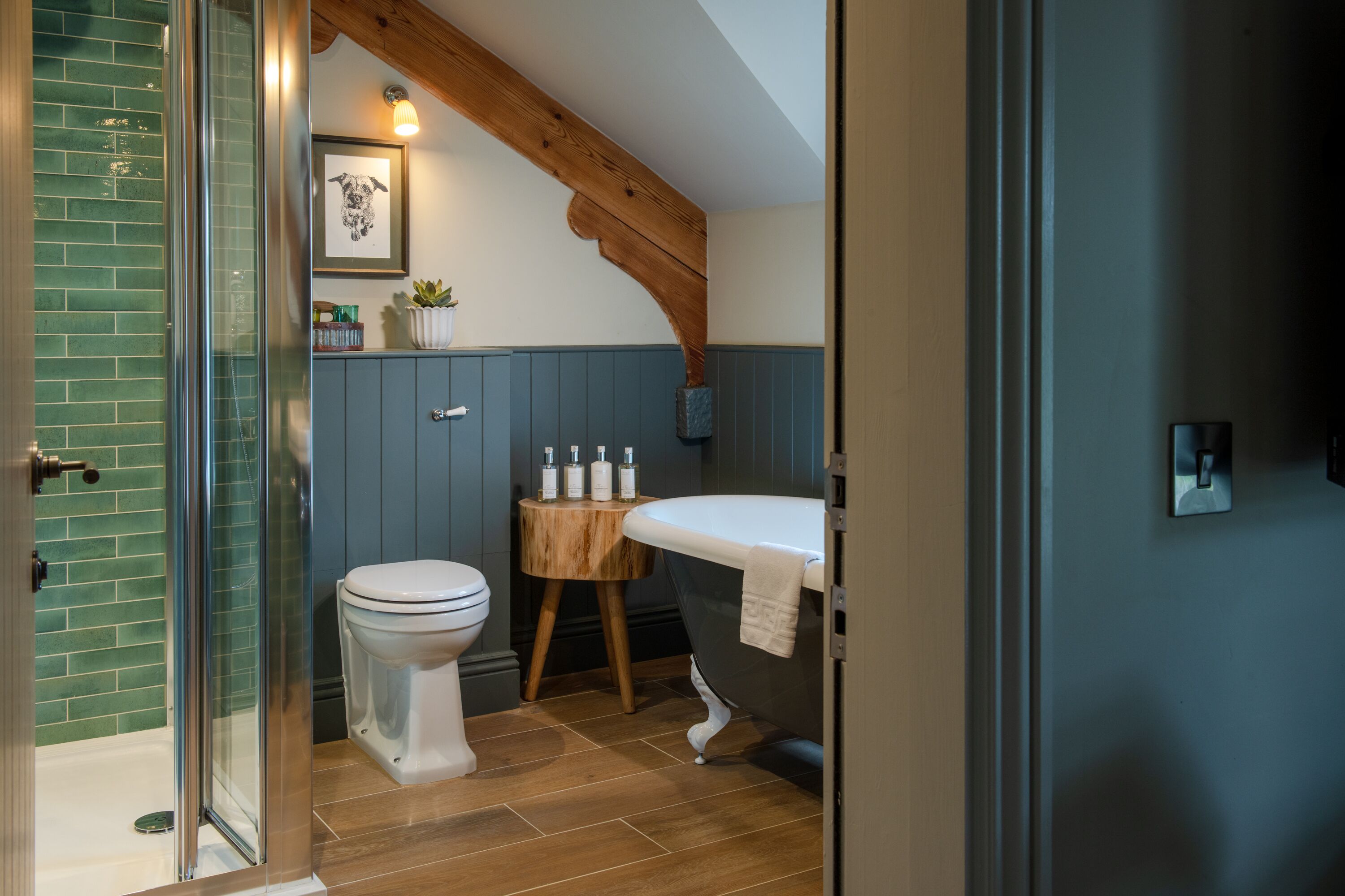Manor House Feature Room | Bathroom | Shower, free toiletries, hair dryer, towels