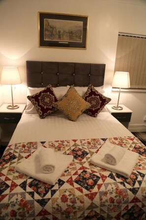 Deluxe Double Room, 1 Double Bed - OYO 4 Sisters Inn (Lincoln)