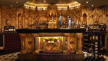 2 restaurants, British cuisine