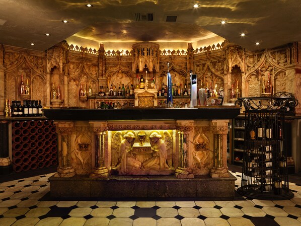2 restaurants, British cuisine