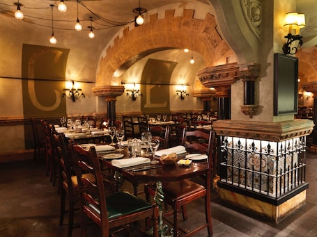 2 restaurants, British cuisine