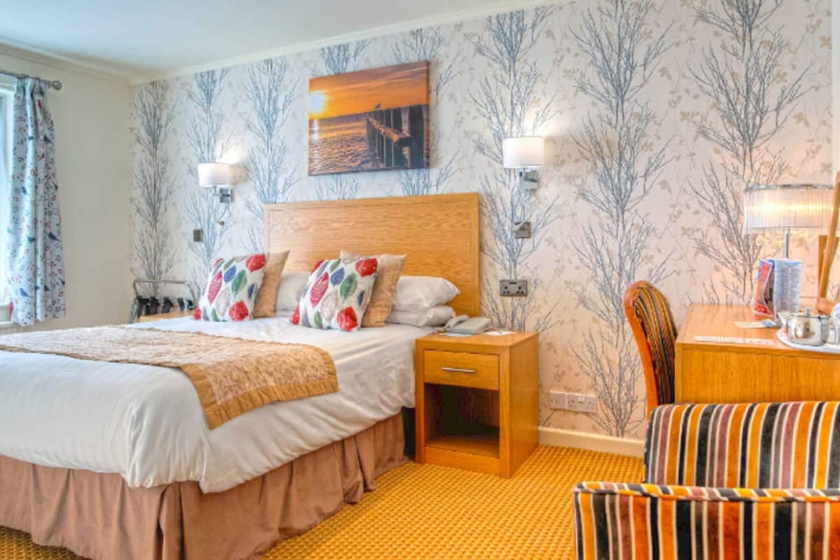 Desk, iron/ironing board, free WiFi, bed sheets