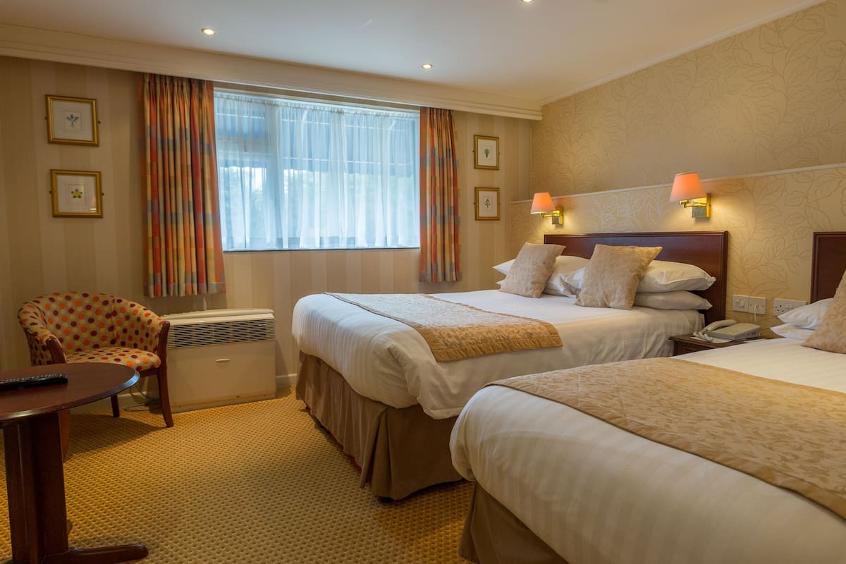 family room | 1 bedroom, desk, iron/ironing board, free wifi