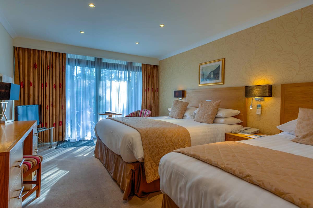 family room, balcony | 1 bedroom, desk, iron/ironing board, free wifi