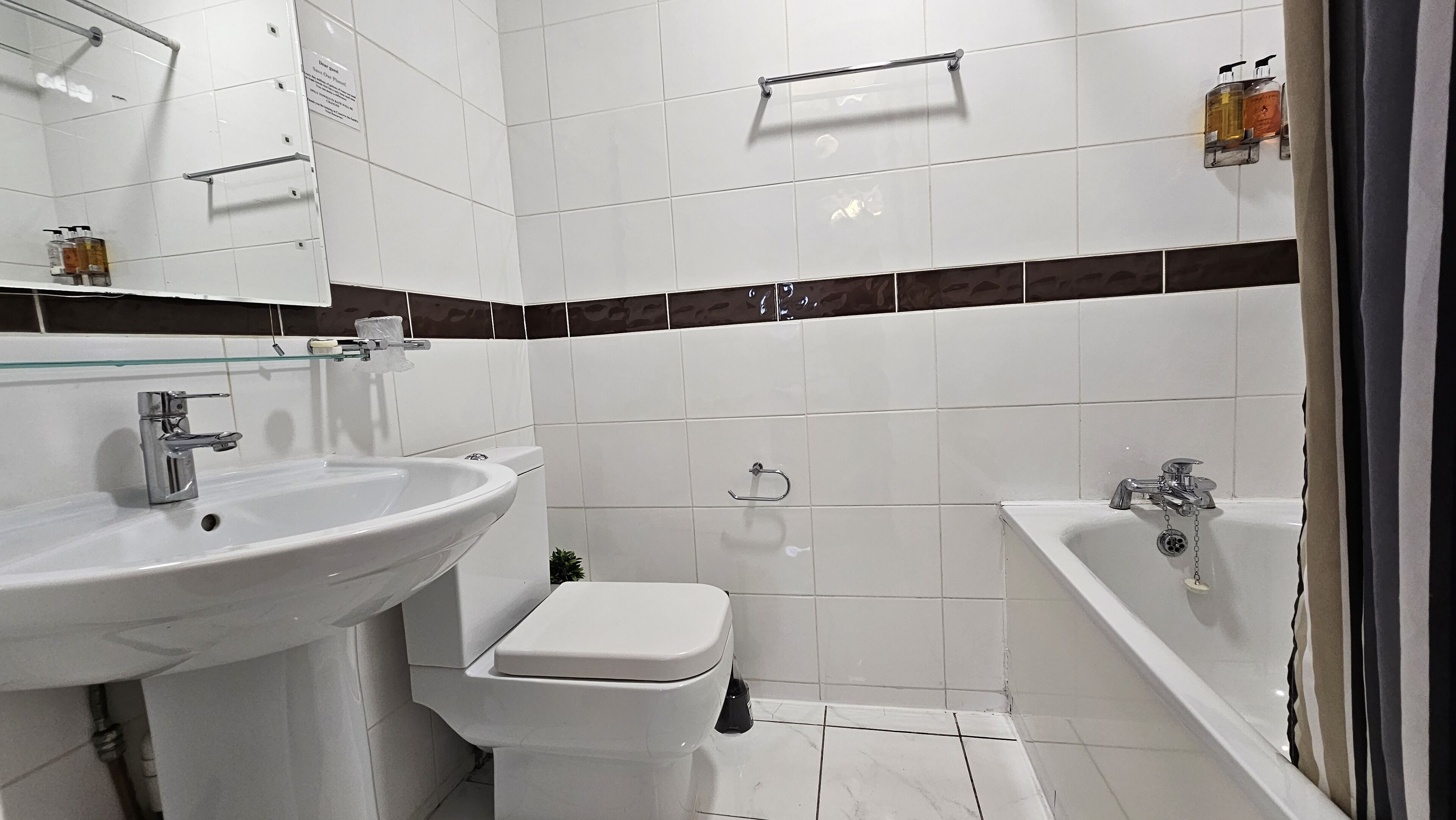 Photo - Bros Inn Hotel