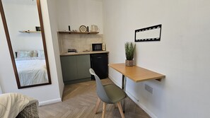 Deluxe-Studio, 1 Doppelbett | Schreibtisch, Bettwäsche