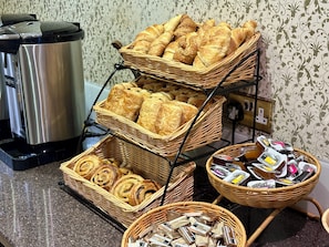 Daily continental breakfast (GBP 9 per person) - Athena (London)