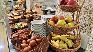 Desayuno continental diario (GBP 9 por persona)