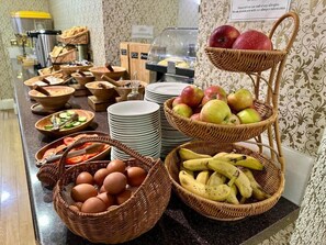 Daily continental breakfast (GBP 9 per person)