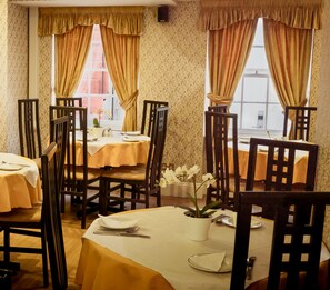 Kontinental frokost hver dag (GBP 8.50 per person)