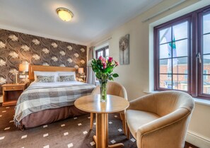1 bedroom, desk, laptop workspace, blackout curtains