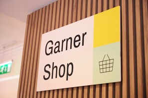 Hallway - Garner Hotel Birmingham South East by IHG (Birmingham)