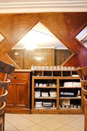 Food and drink - Ventures Hotel (London)