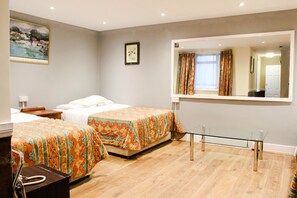 Standard Quadruple Room, Ensuite | 1 bedroom - Ventures Hotel (London)