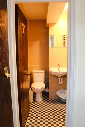 Room - Ventures Hotel (London)