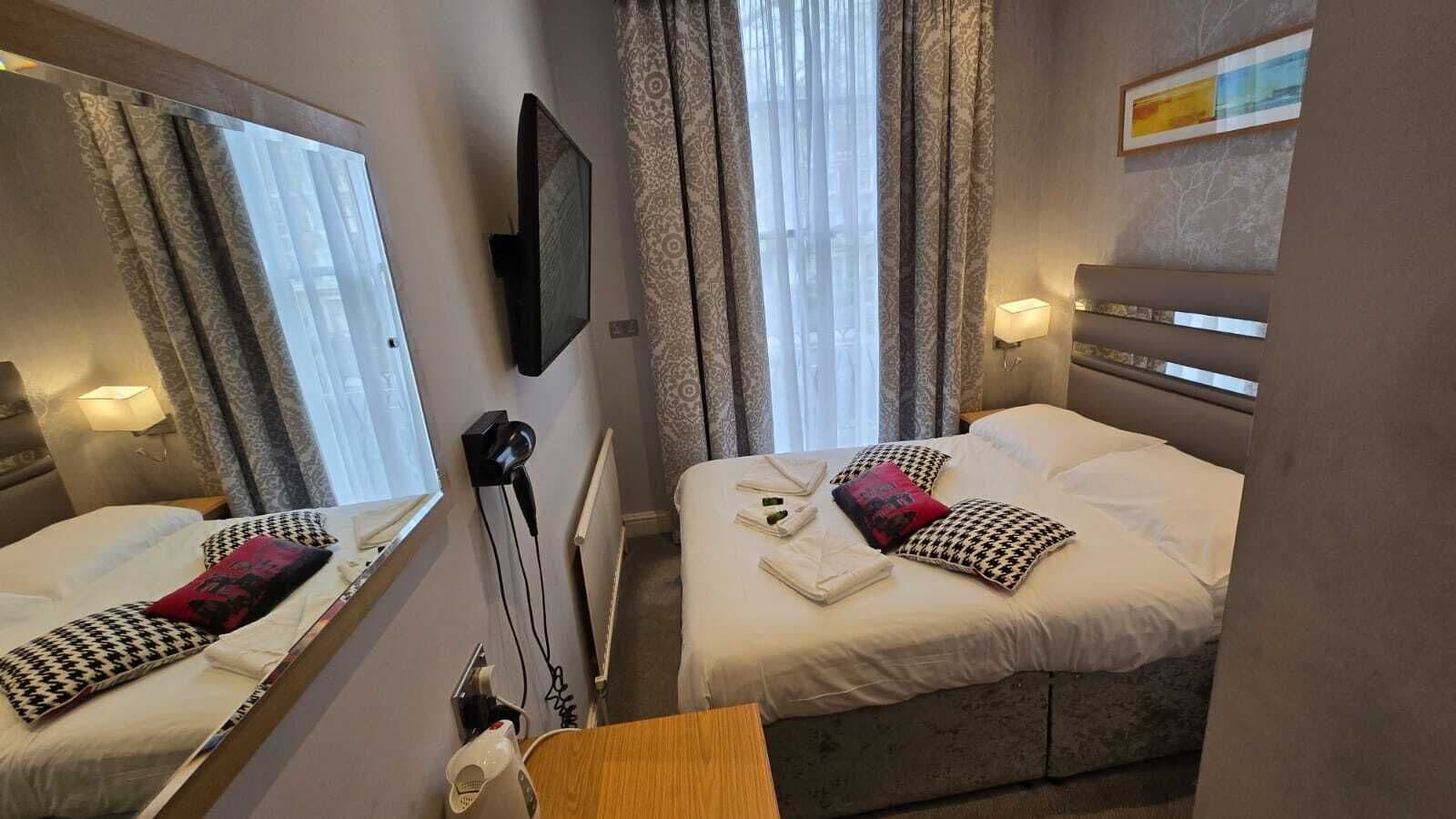 Chambre Double | Coffres-forts dans les chambres, bureau, rideaux occultants
