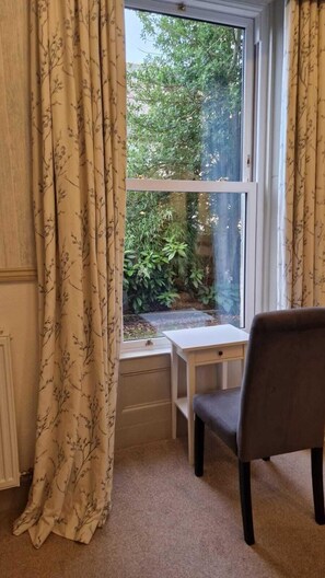 Classic Twin Room, Ensuite, Courtyard View (2 Ground)