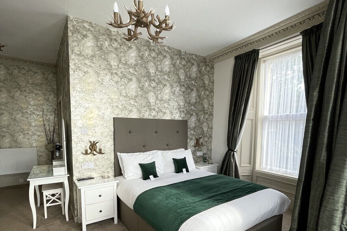 Suite Deluxe, bagno in camera, vista giardino (1 Ground Level) | 1 camera, con stile personalizzato, ferro/asse da stiro, Wi-Fi gratuito