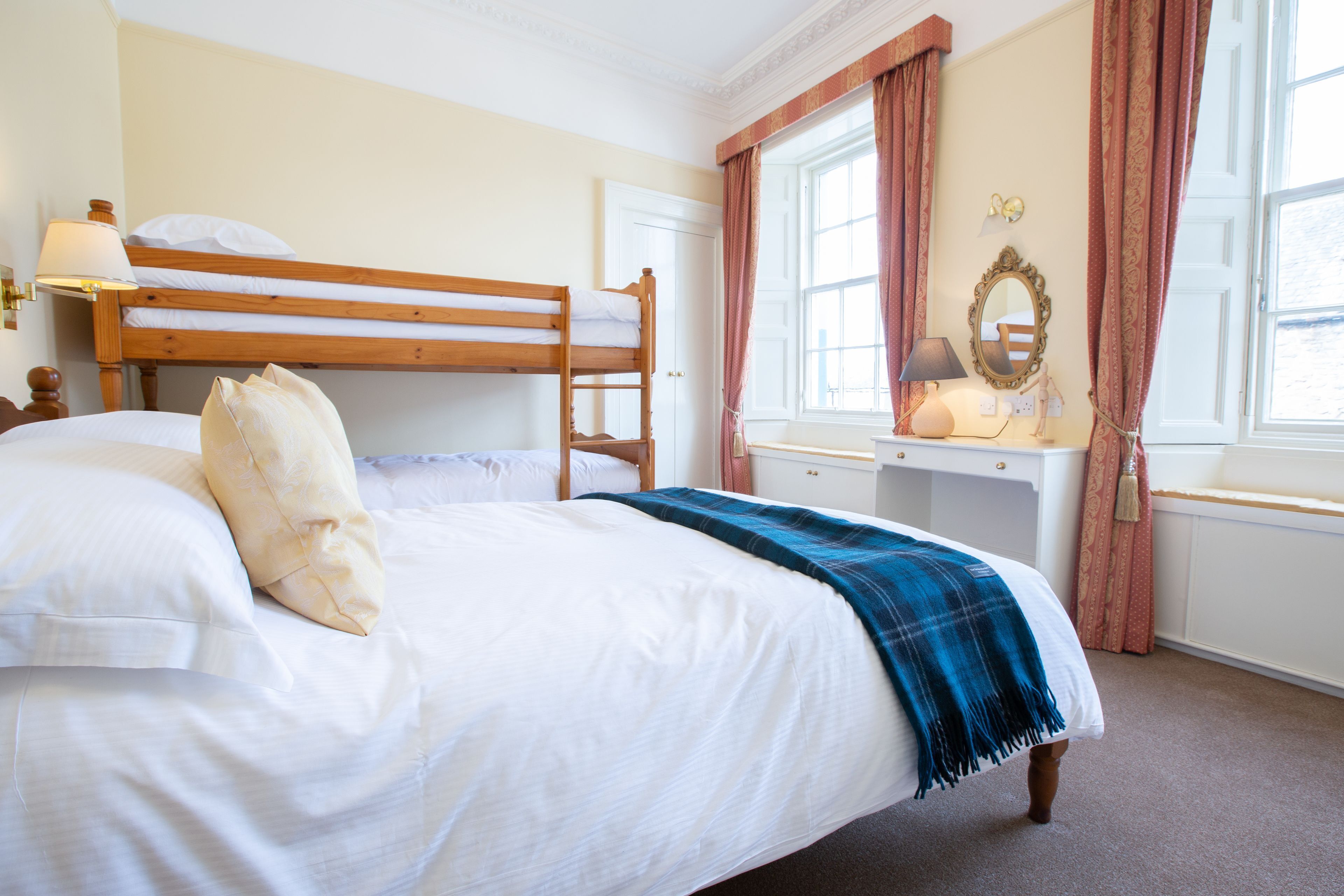 Sábanas de algodón egipcio, ropa de cama de alta calidad y wifi gratis 