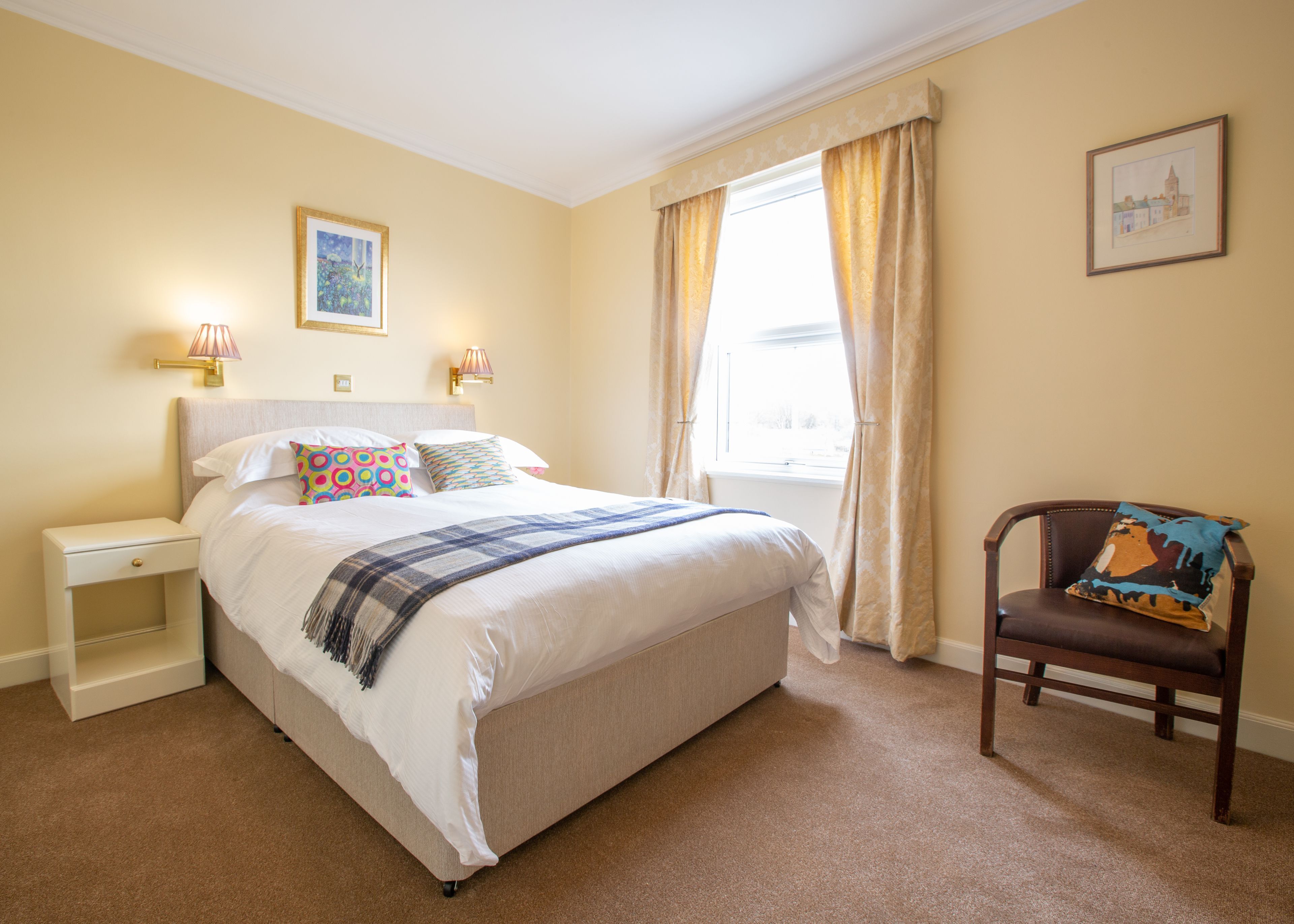 Sábanas de algodón egipcio, ropa de cama de alta calidad y wifi gratis 