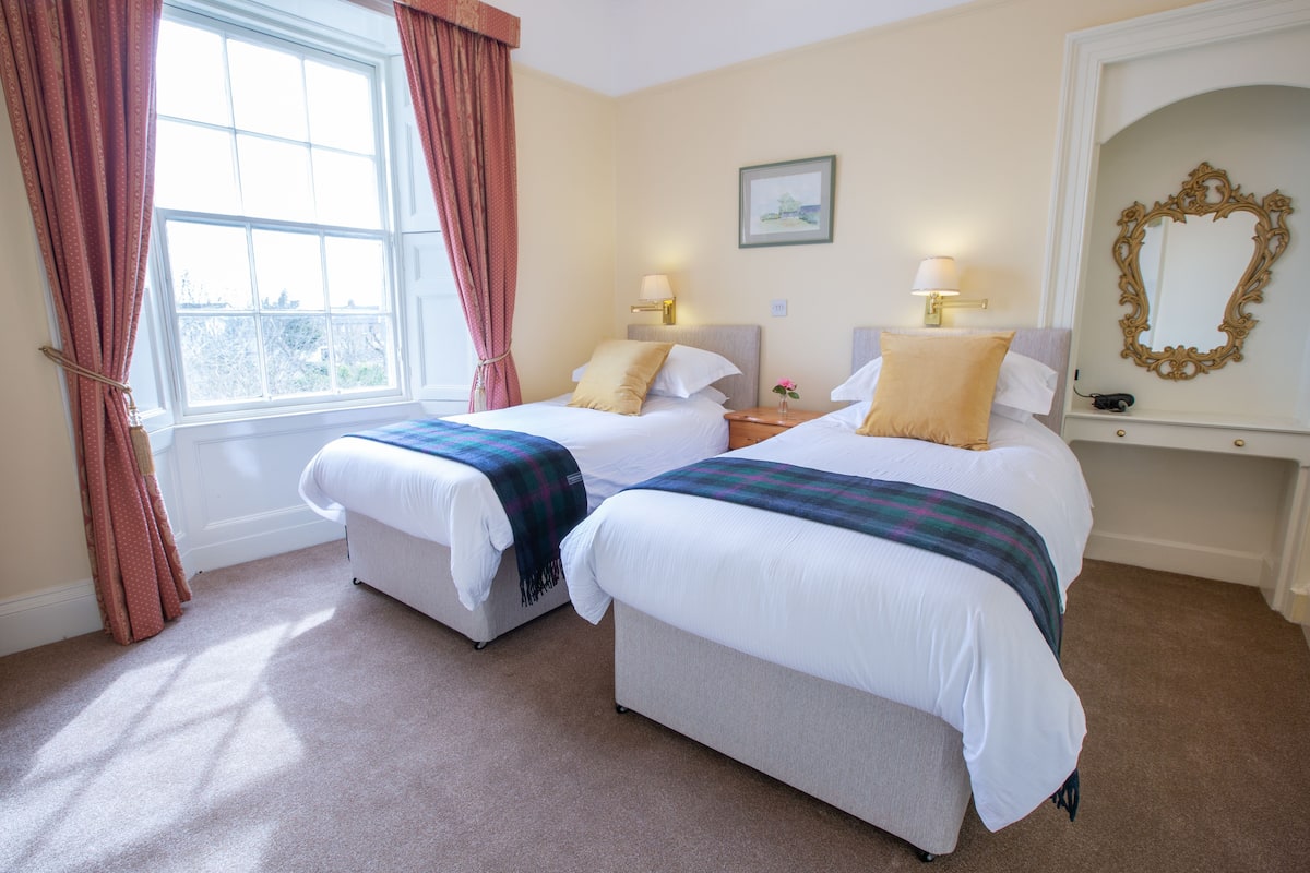 twin room | egyptian cotton sheets, premium bedding, free wifi