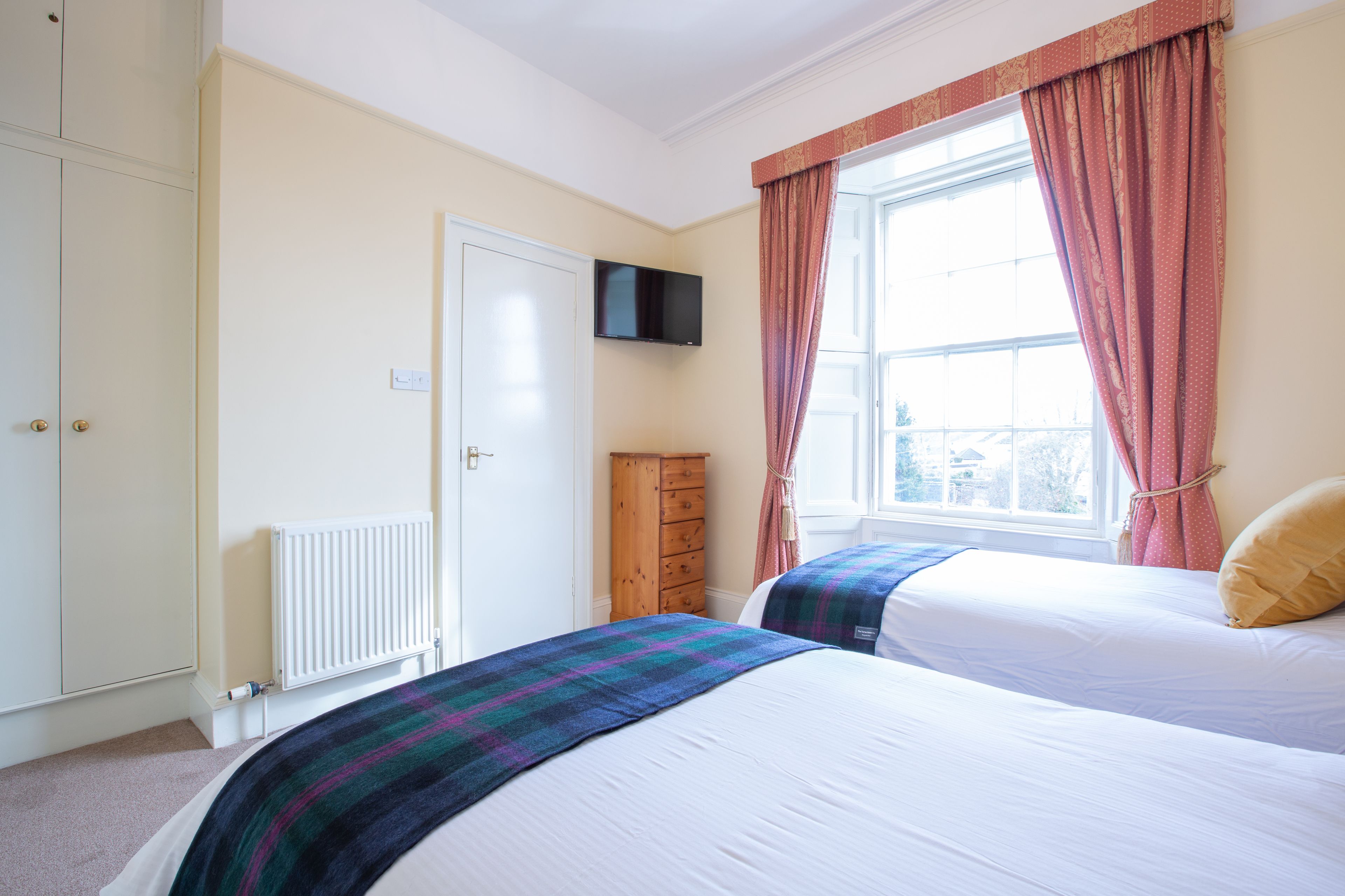 twin room | egyptian cotton sheets, premium bedding, free wifi