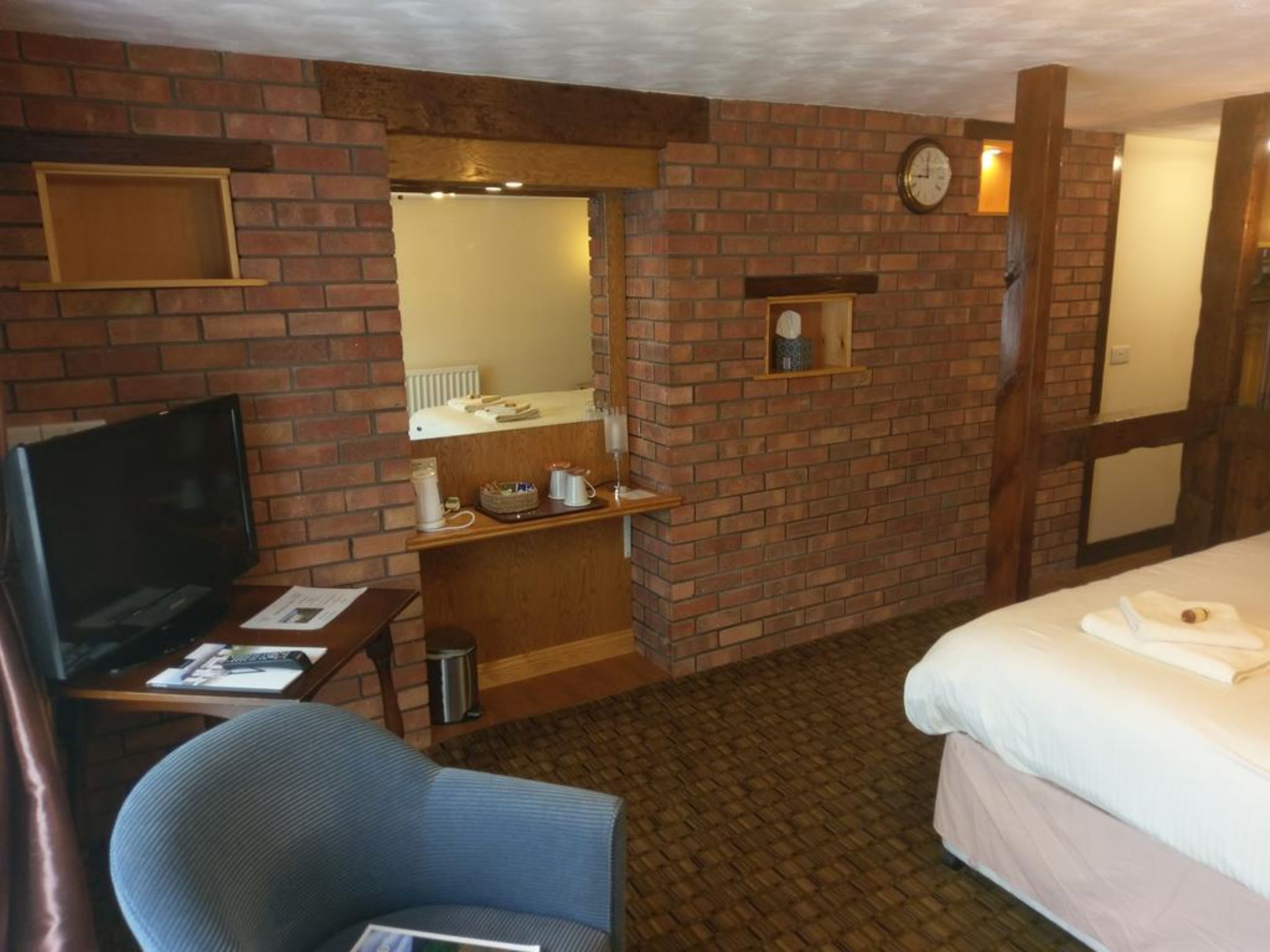 standard double room | iron/ironing board, free wifi, bed sheets
