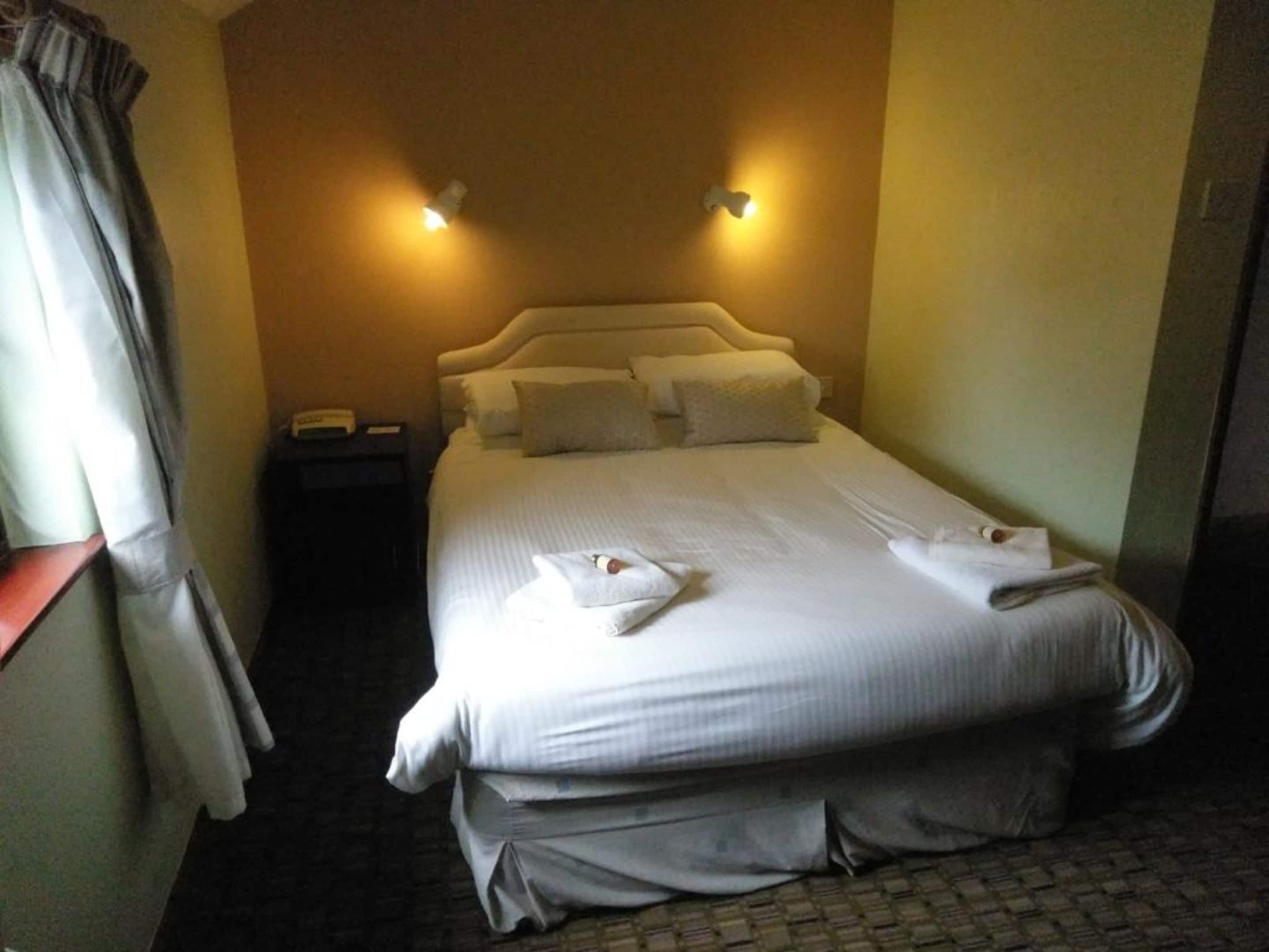 family suite | iron/ironing board, free wifi, bed sheets